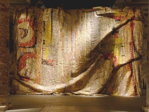 El Anatsui, Dusasa 1 (2007), found aluminum and copper wire. Courtesy of the artist and Jack Shainman Gallery, New York.